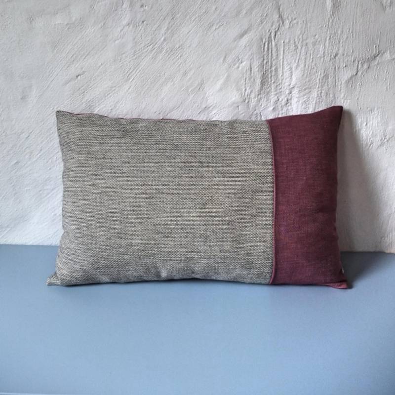 Gråsau FOLDOVER cushion |Vibrant| Fuchsia 001 Sand