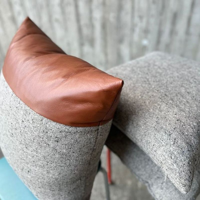 Tweed 5050 cognaq cushion